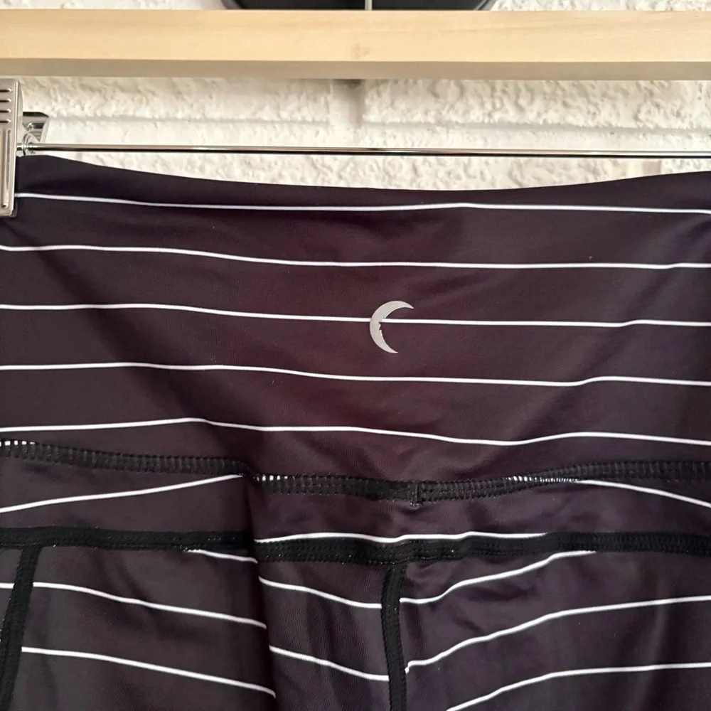 Zyia Leggings - Picture 2 of 5
